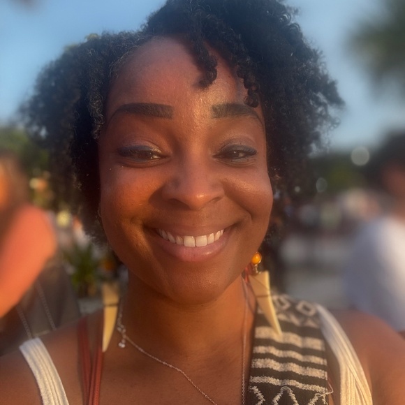 Meet your Posher, Jess - Picture 2 of 11